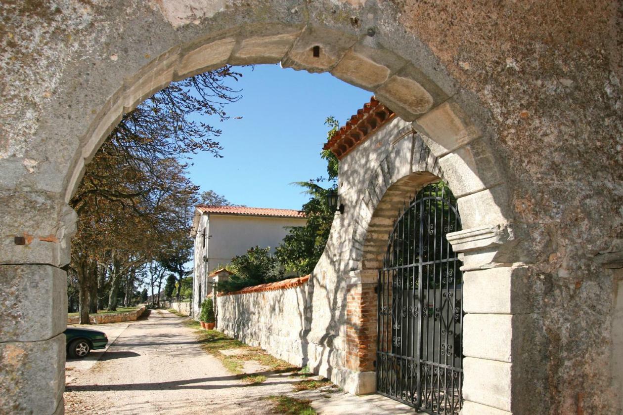 Отель Kastel Pineta In Sveti Martin * Istrien Nedescina Экстерьер фото